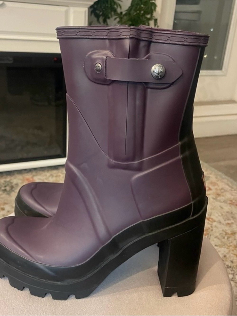 RARE Women’s Hunter Heeled Chelsea Rainboot 8 Dark Purple & Black Like New